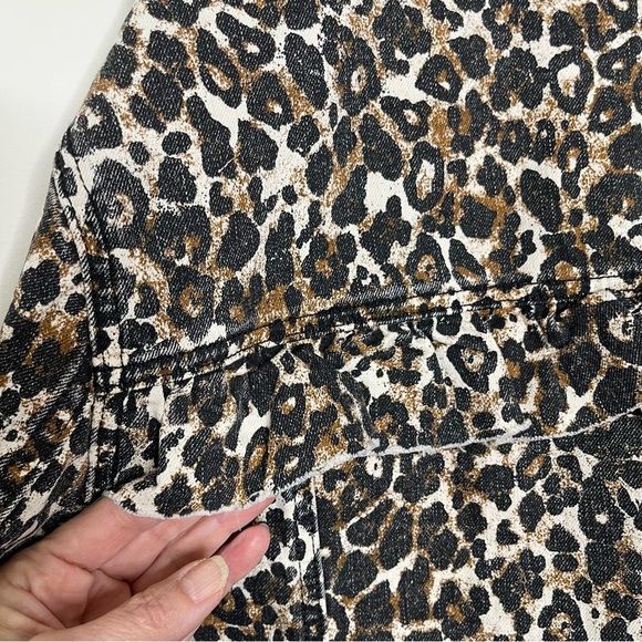 Volcom Women's Super Stoney Cropped Boxy Denim Jacket in leopard Print preppy - Picture 9 of 14